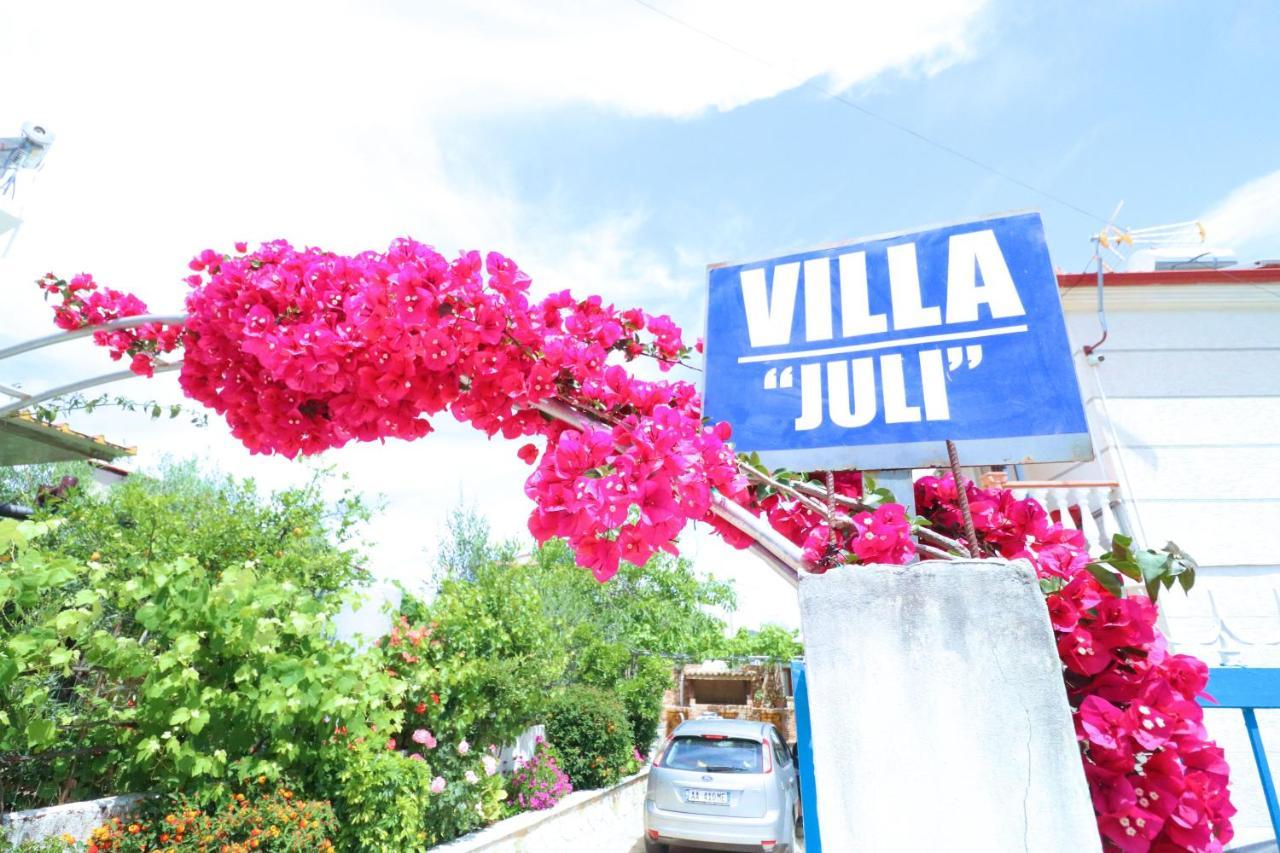 Juli *