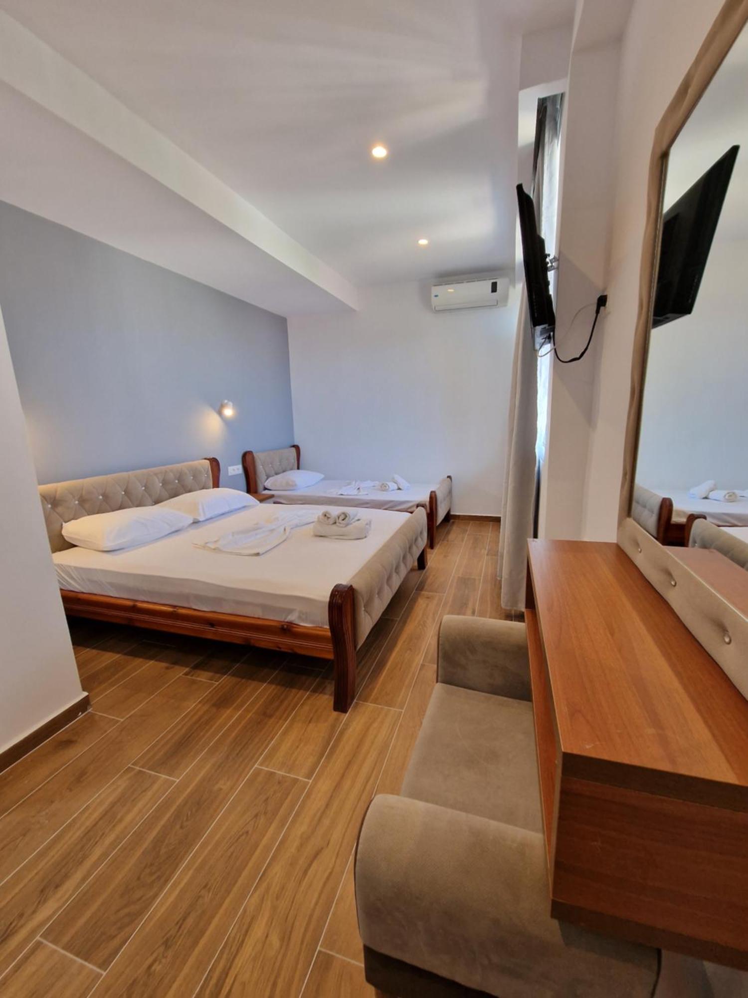 Juli Apartment *