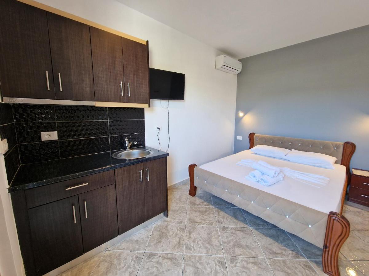 Juli Apartment *